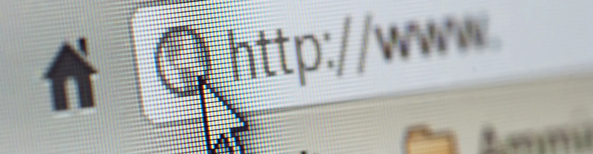 Adresszeile eines Browsers mit http://www. und einem Mauszeiger